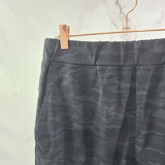 Alphalete Shorts Mens Small 30 Black Gray Camo 6 Inch Lounge Lifting Active Pro - Picture 2 of 11